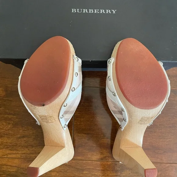 Authentic Burberry Clogs size 38. Excellent condition - Picture 4 of 4